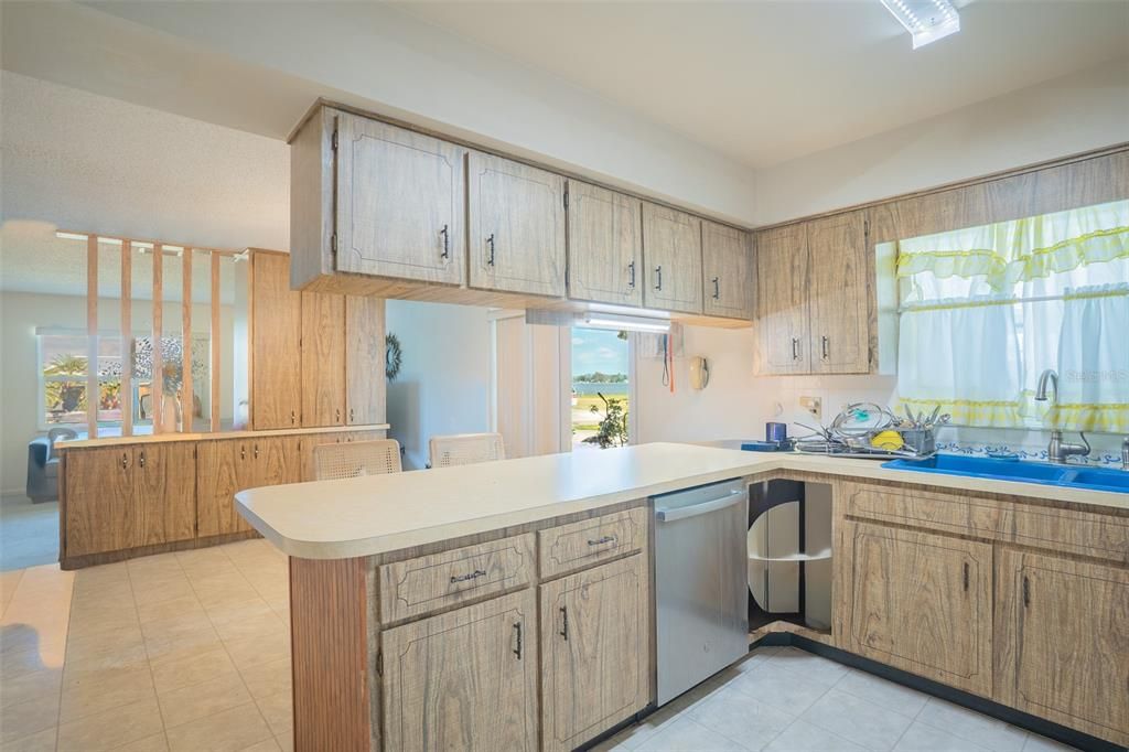 待售: $595,000 (6 贝兹, 0 浴室, 2966 平方英尺)