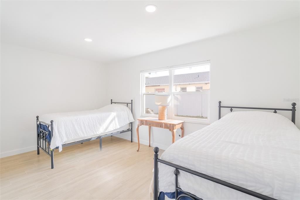 待售: $595,000 (6 贝兹, 0 浴室, 2966 平方英尺)