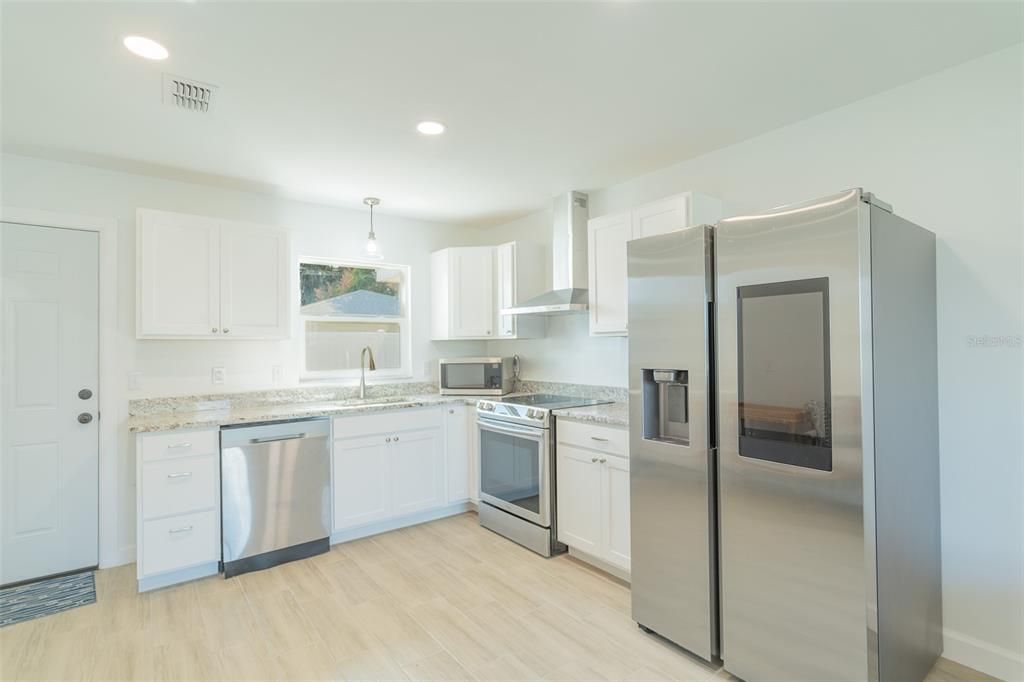 待售: $595,000 (6 贝兹, 0 浴室, 2966 平方英尺)