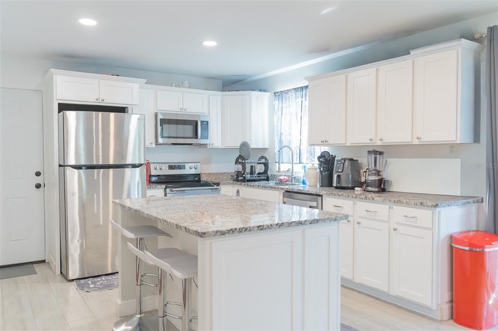 待售: $595,000 (6 贝兹, 0 浴室, 2966 平方英尺)