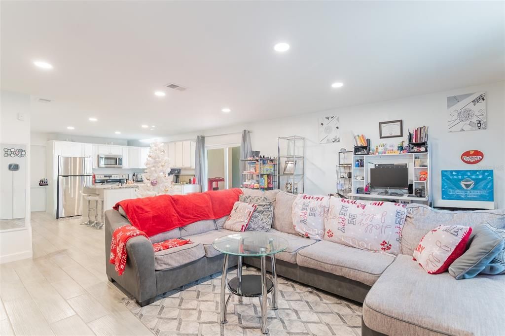 待售: $595,000 (6 贝兹, 0 浴室, 2966 平方英尺)