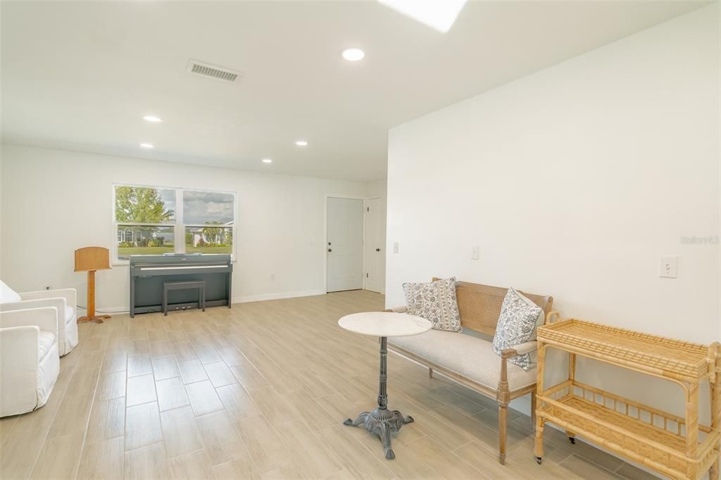 待售: $595,000 (6 贝兹, 0 浴室, 2966 平方英尺)