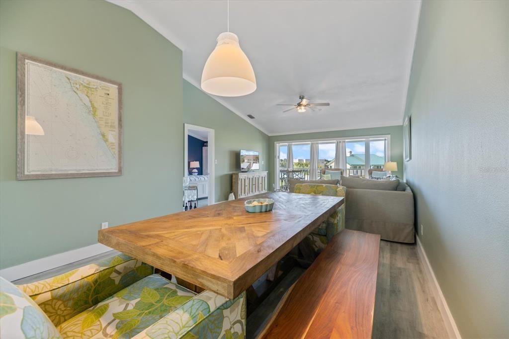 出租: $3,600 (2 贝兹, 2 浴室, 1314 平方英尺)