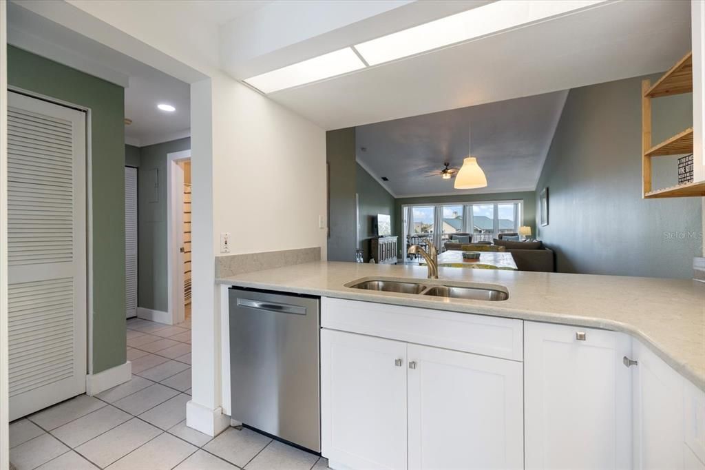 出租: $3,600 (2 贝兹, 2 浴室, 1314 平方英尺)