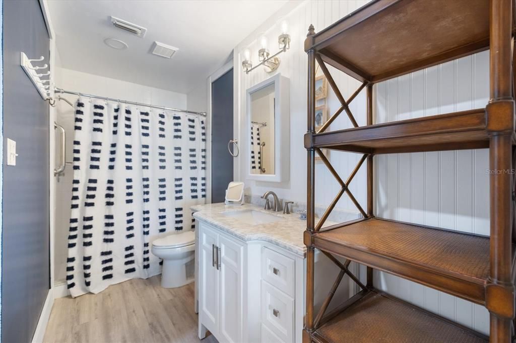 出租: $3,600 (2 贝兹, 2 浴室, 1314 平方英尺)