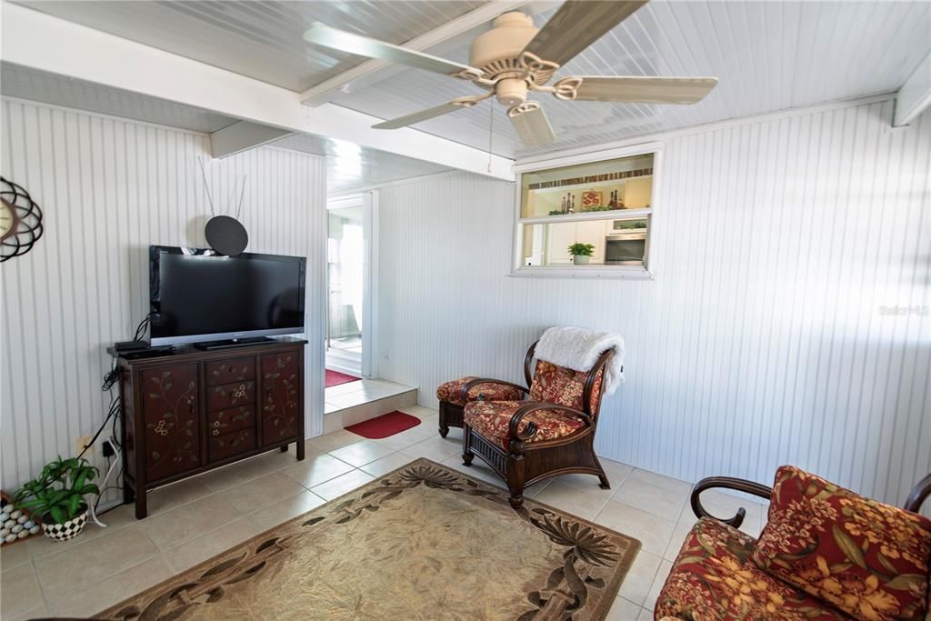 На продажу: $185,000 (3 спален, 2 ванн, 1296 Квадратных фут)