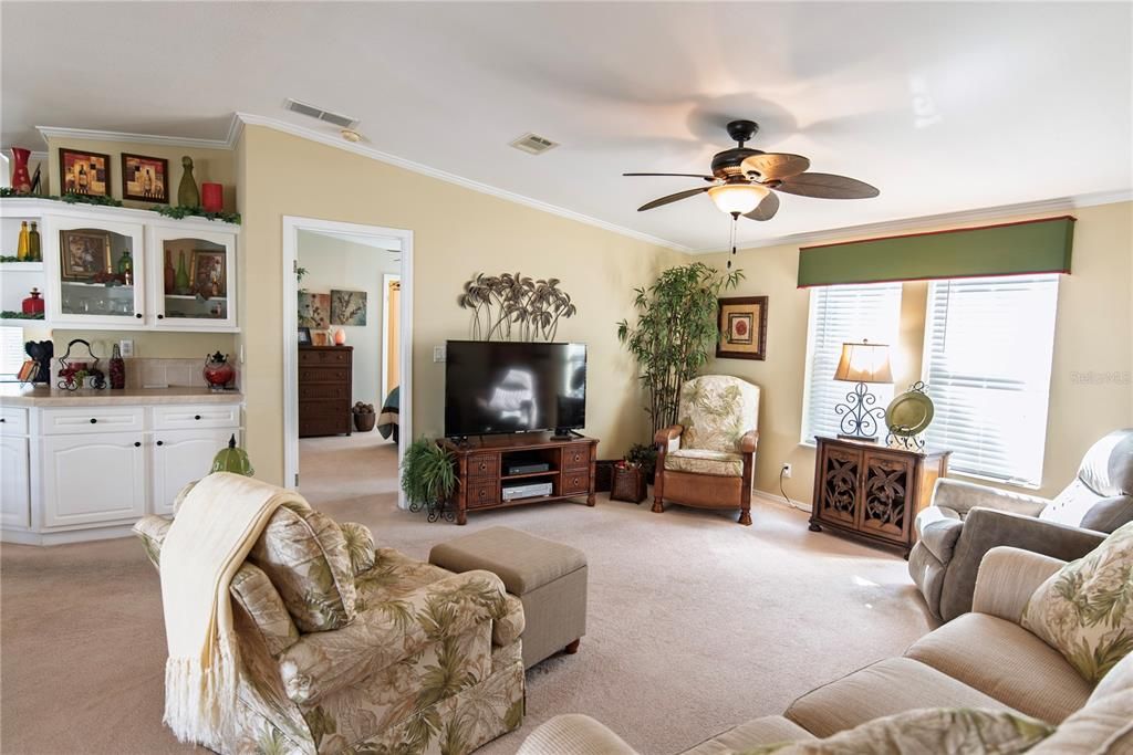 На продажу: $185,000 (3 спален, 2 ванн, 1296 Квадратных фут)