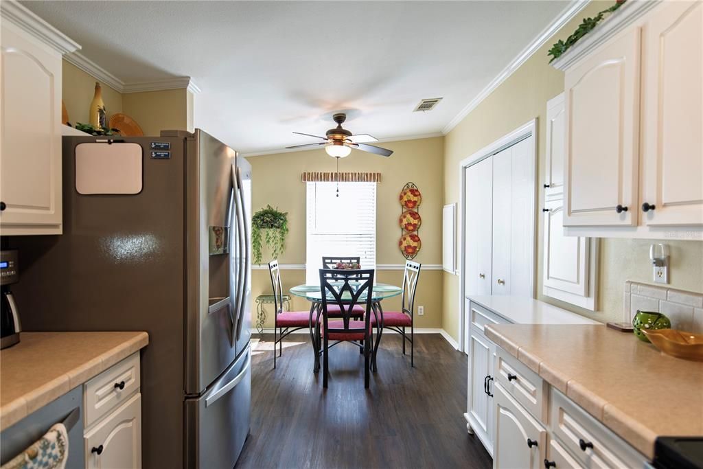 На продажу: $185,000 (3 спален, 2 ванн, 1296 Квадратных фут)