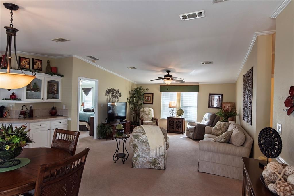 На продажу: $185,000 (3 спален, 2 ванн, 1296 Квадратных фут)