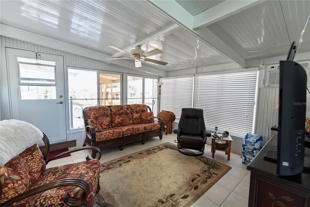 На продажу: $185,000 (3 спален, 2 ванн, 1296 Квадратных фут)