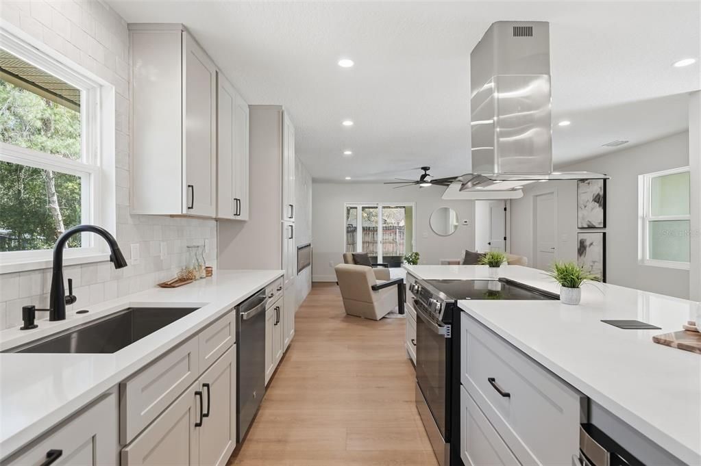 На продажу: $589,900 (4 спален, 2 ванн, 1791 Квадратных фут)