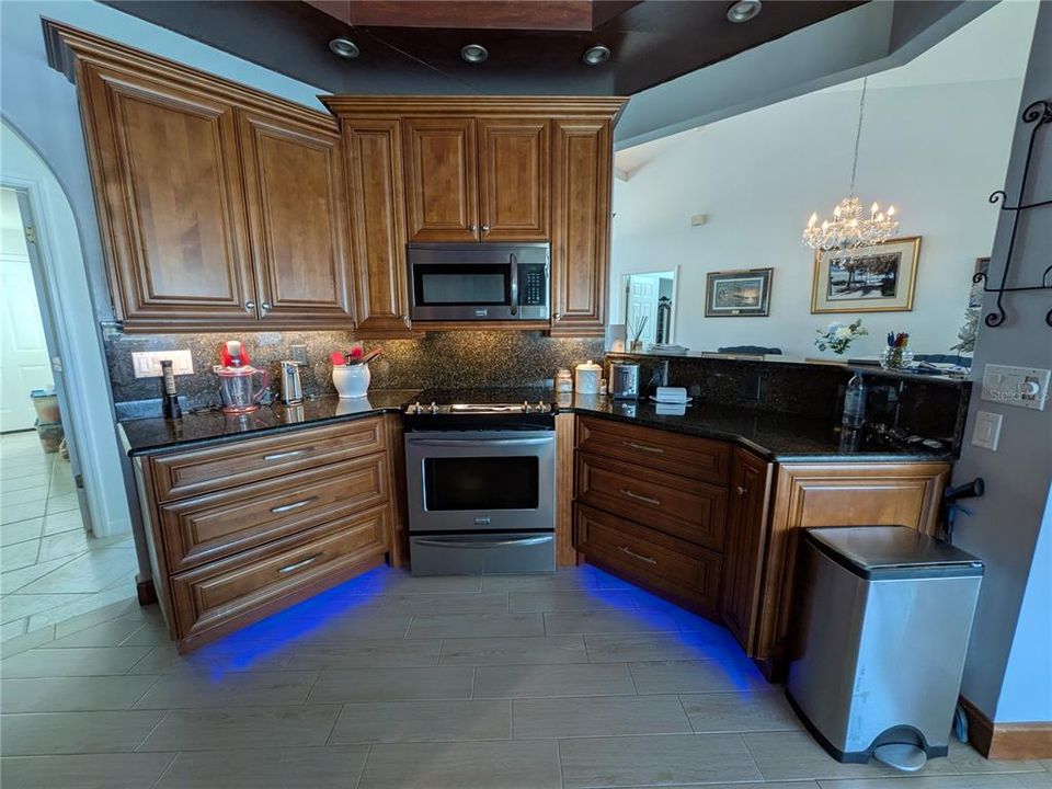 For Sale: $450,000 (3 beds, 2 baths, 2037 Square Feet)