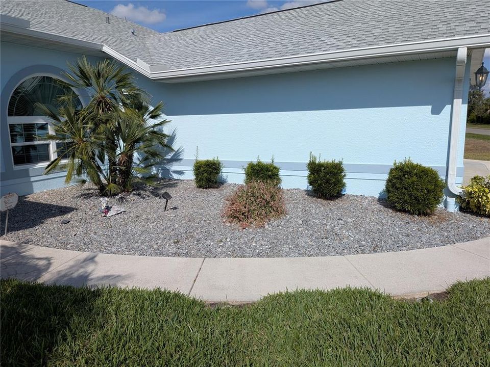 For Sale: $450,000 (3 beds, 2 baths, 2037 Square Feet)