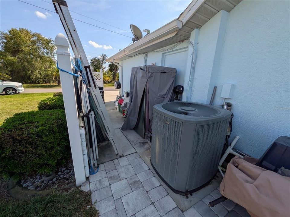 For Sale: $450,000 (3 beds, 2 baths, 2037 Square Feet)