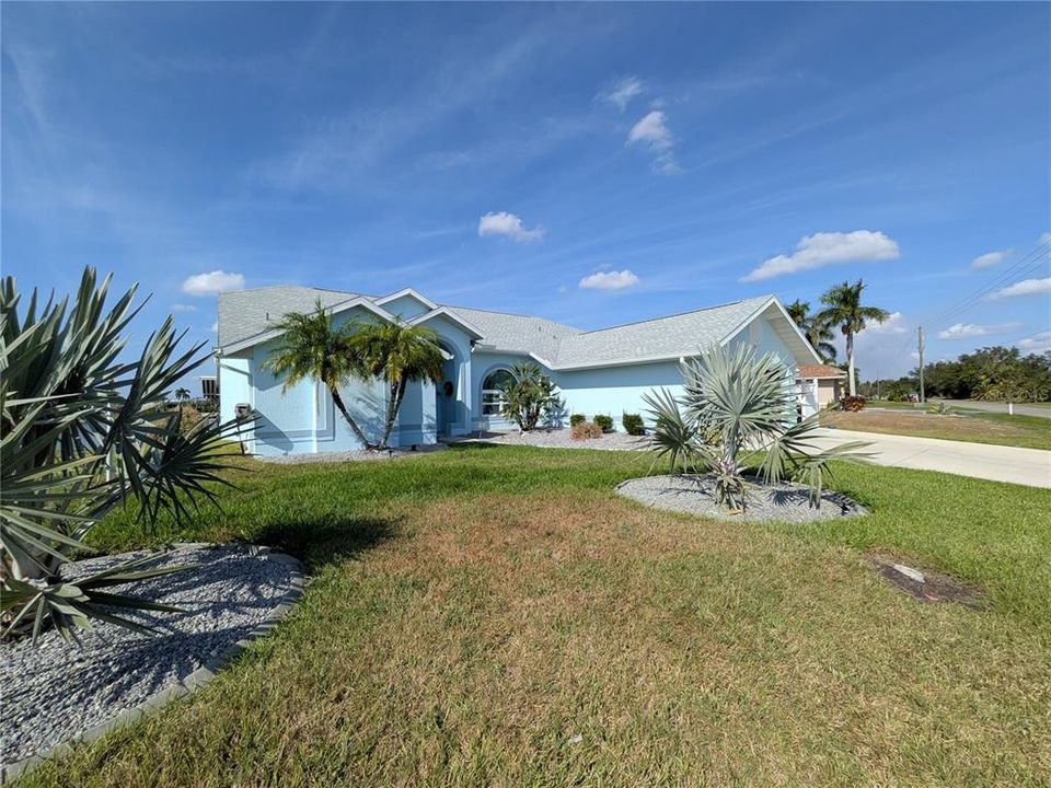 For Sale: $450,000 (3 beds, 2 baths, 2037 Square Feet)