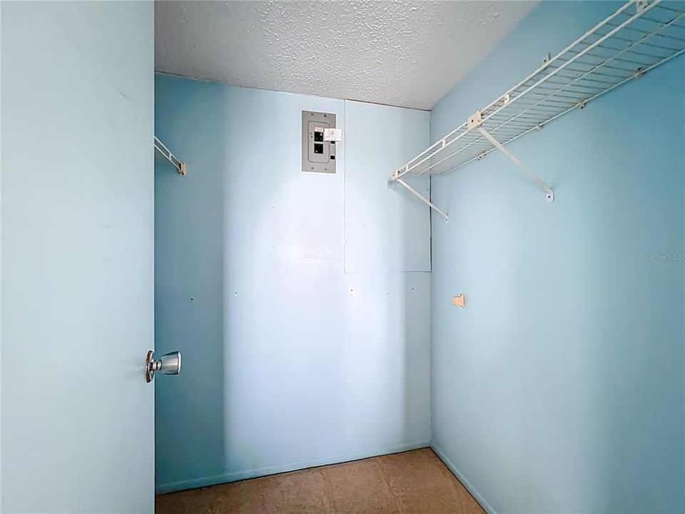 For Sale: $94,900 (2 beds, 1 baths, 960 Square Feet)