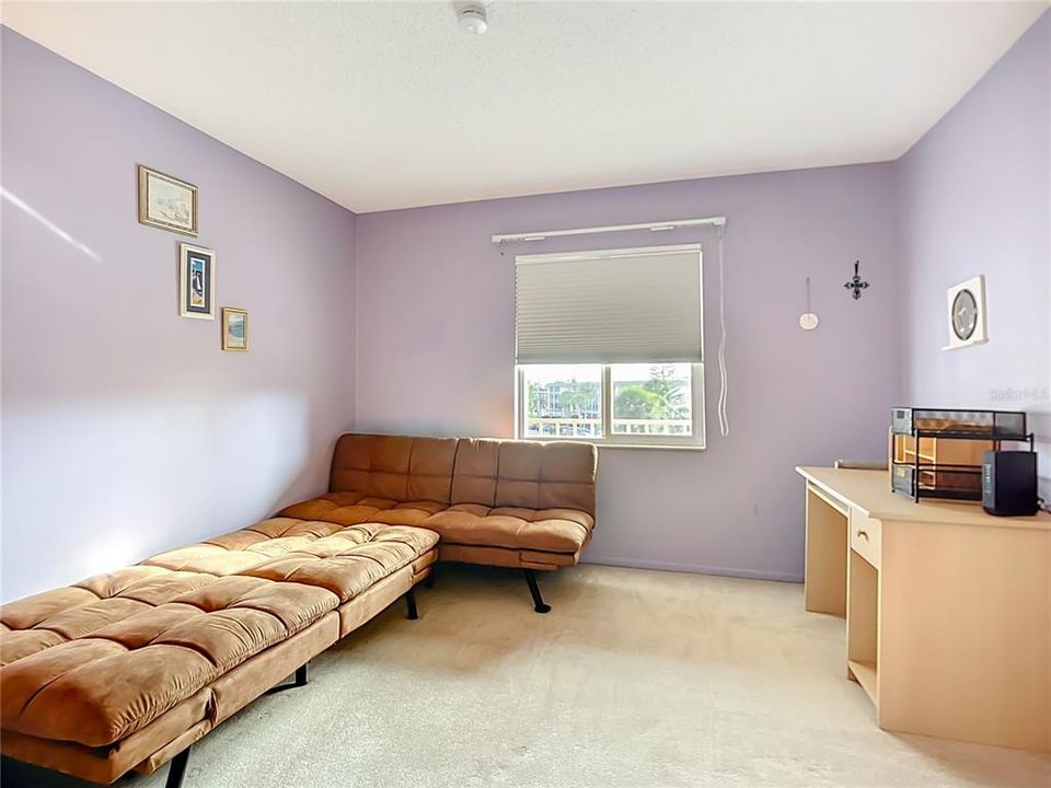 For Sale: $94,900 (2 beds, 1 baths, 960 Square Feet)