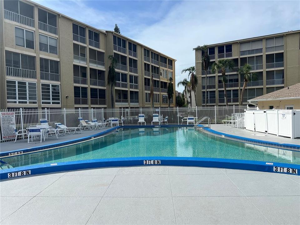 For Sale: $94,900 (2 beds, 1 baths, 960 Square Feet)