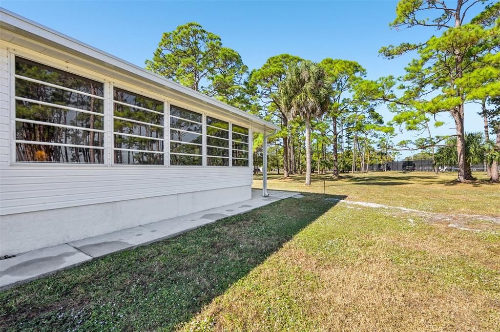 For Sale: $275,000 (2 beds, 2 baths, 1842 Square Feet)