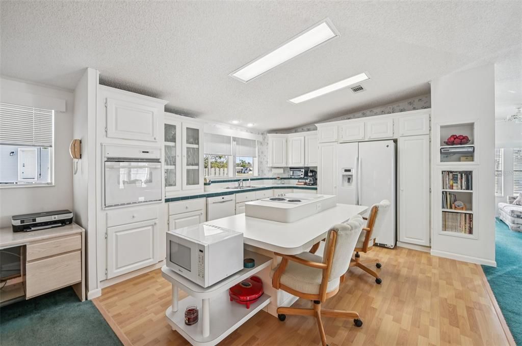 For Sale: $275,000 (2 beds, 2 baths, 1842 Square Feet)