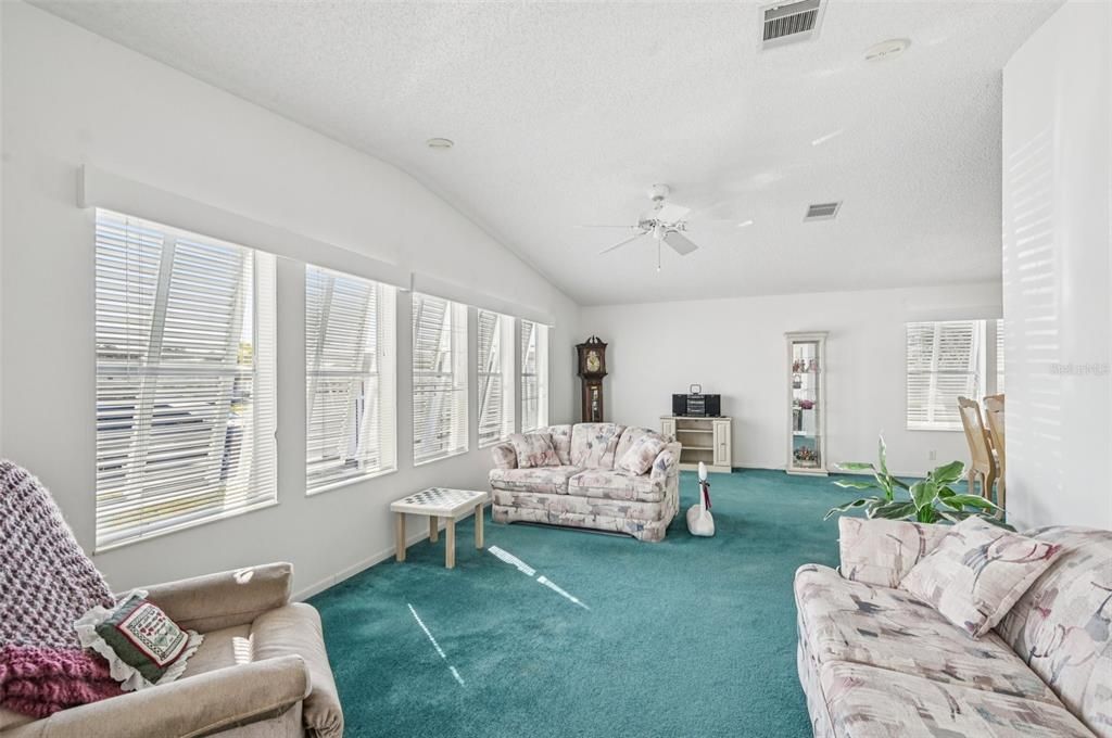 For Sale: $275,000 (2 beds, 2 baths, 1842 Square Feet)