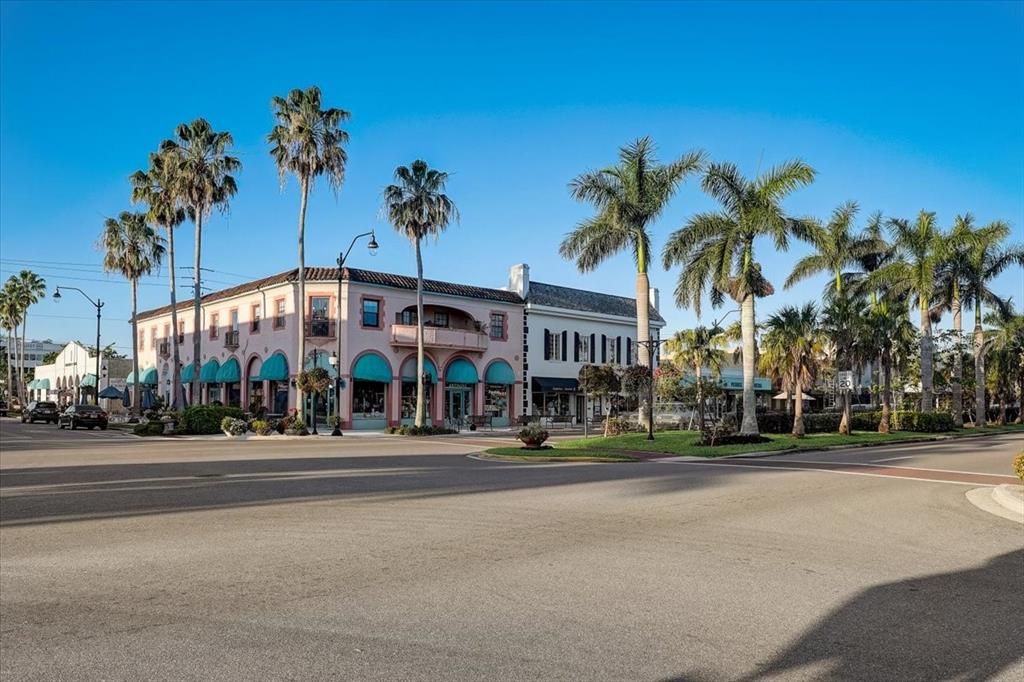 For Sale: $275,000 (2 beds, 2 baths, 1842 Square Feet)