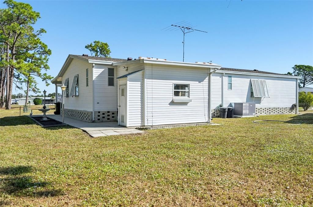 For Sale: $275,000 (2 beds, 2 baths, 1842 Square Feet)