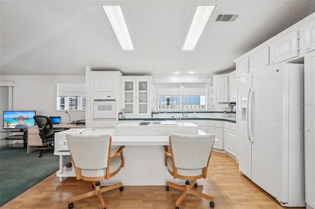 For Sale: $275,000 (2 beds, 2 baths, 1842 Square Feet)