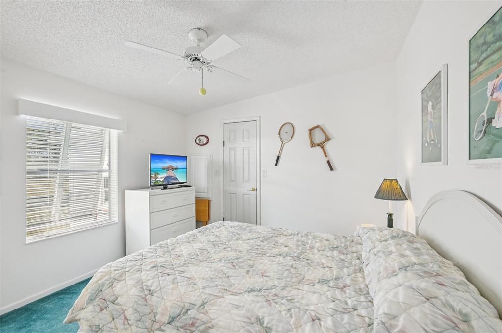 For Sale: $275,000 (2 beds, 2 baths, 1842 Square Feet)