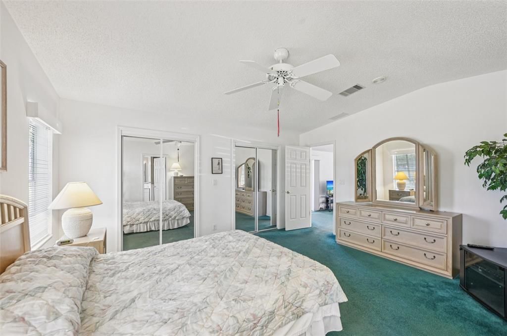 For Sale: $275,000 (2 beds, 2 baths, 1842 Square Feet)