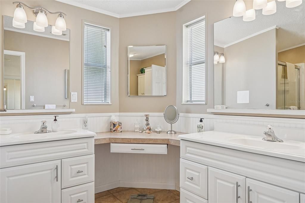 For Sale: $275,000 (2 beds, 2 baths, 1842 Square Feet)