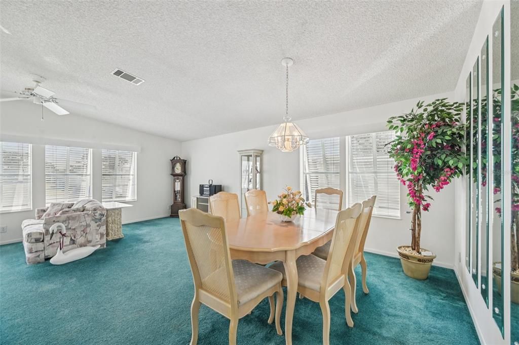 For Sale: $275,000 (2 beds, 2 baths, 1842 Square Feet)