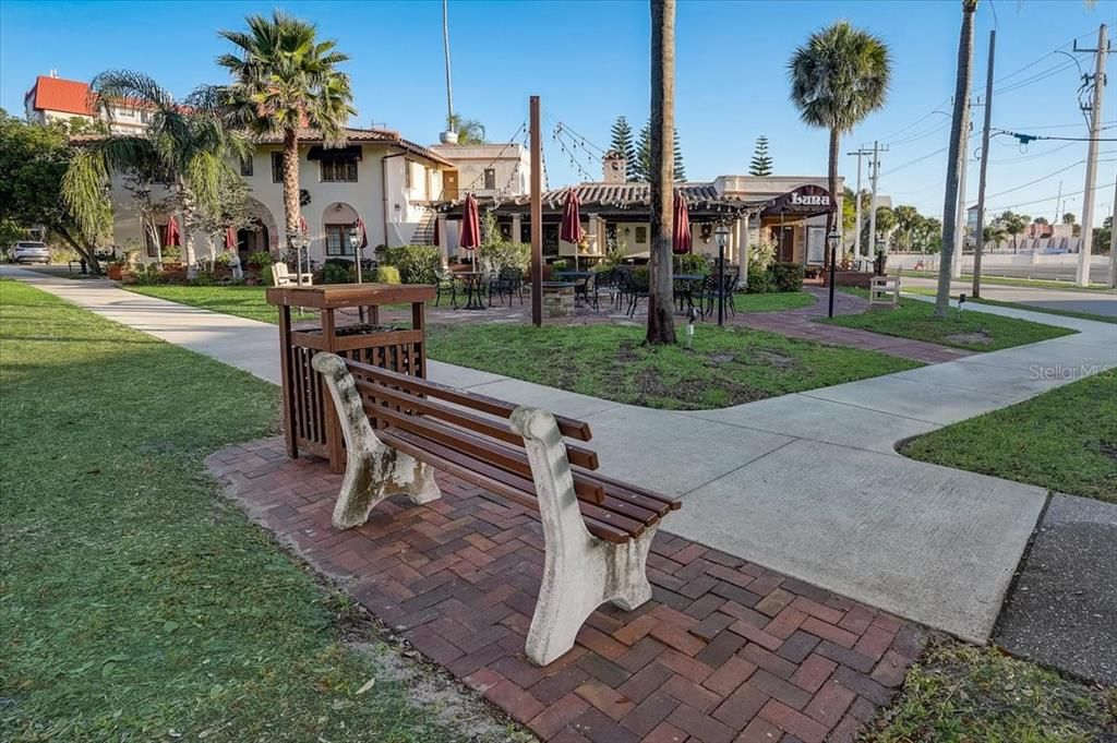 For Sale: $275,000 (2 beds, 2 baths, 1842 Square Feet)