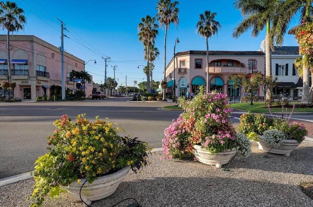 For Sale: $275,000 (2 beds, 2 baths, 1842 Square Feet)