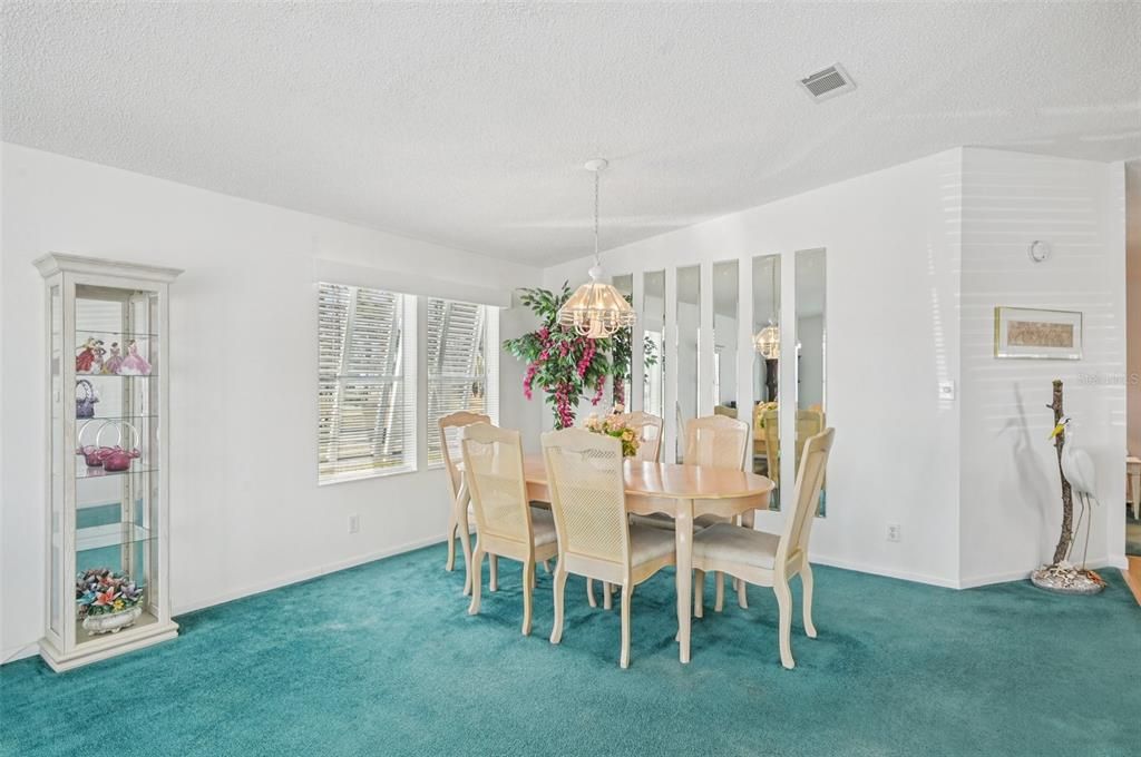 For Sale: $275,000 (2 beds, 2 baths, 1842 Square Feet)