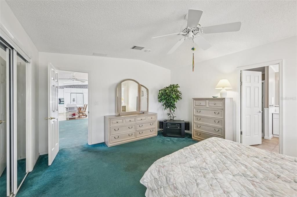 For Sale: $275,000 (2 beds, 2 baths, 1842 Square Feet)