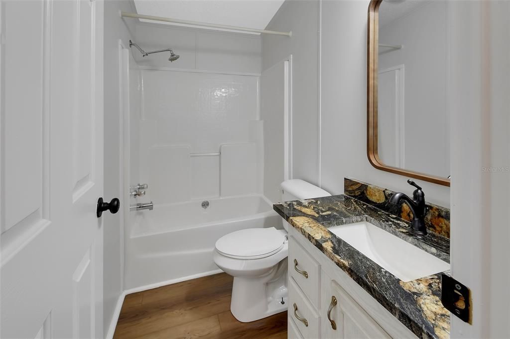 待售: $299,900 (3 贝兹, 2 浴室, 1296 平方英尺)