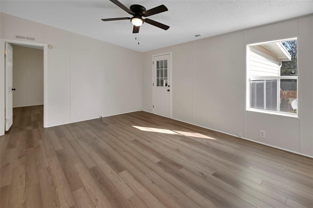 待售: $299,900 (3 贝兹, 2 浴室, 1296 平方英尺)