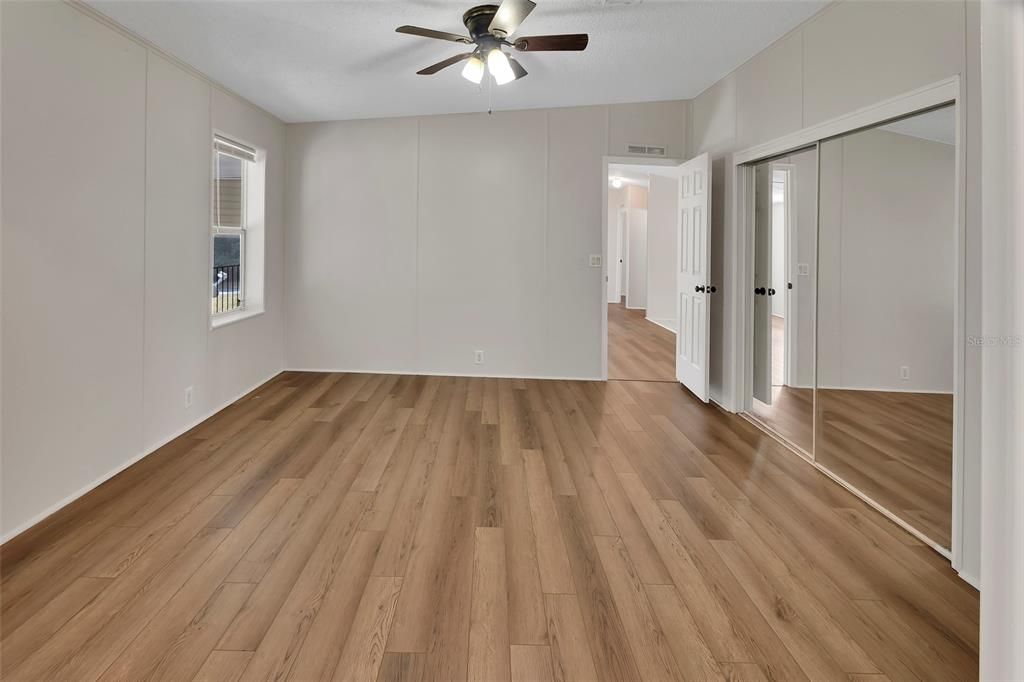 待售: $299,900 (3 贝兹, 2 浴室, 1296 平方英尺)