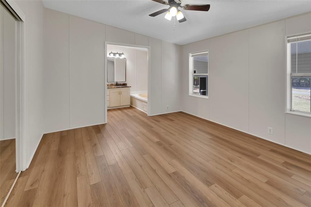 待售: $299,900 (3 贝兹, 2 浴室, 1296 平方英尺)