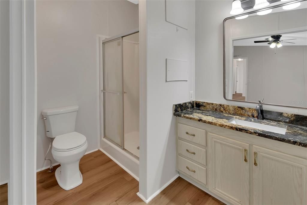 待售: $299,900 (3 贝兹, 2 浴室, 1296 平方英尺)