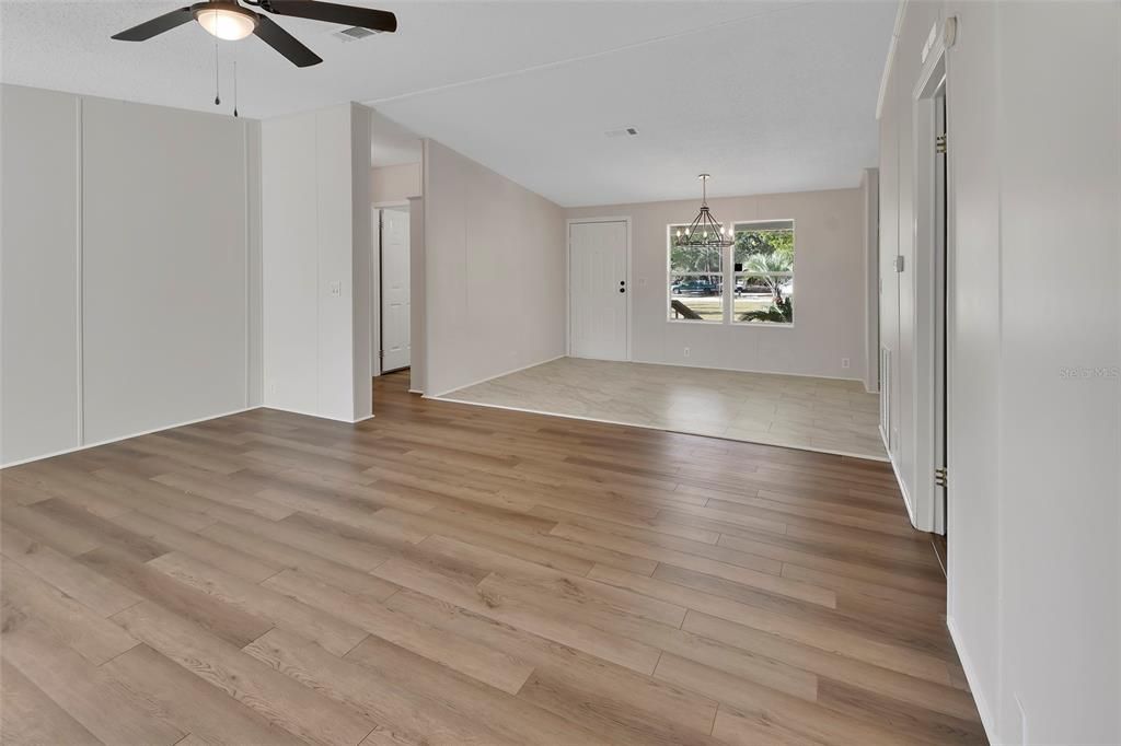 待售: $299,900 (3 贝兹, 2 浴室, 1296 平方英尺)