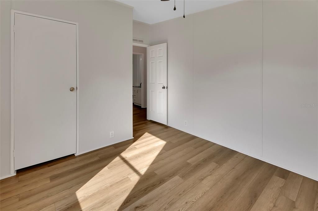 待售: $299,900 (3 贝兹, 2 浴室, 1296 平方英尺)