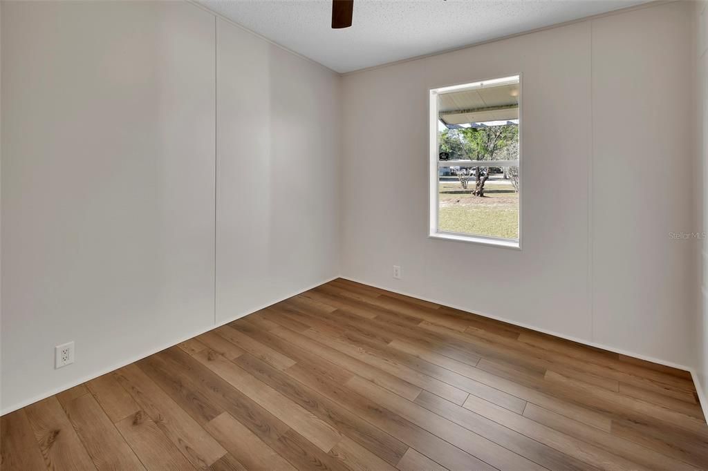 待售: $299,900 (3 贝兹, 2 浴室, 1296 平方英尺)