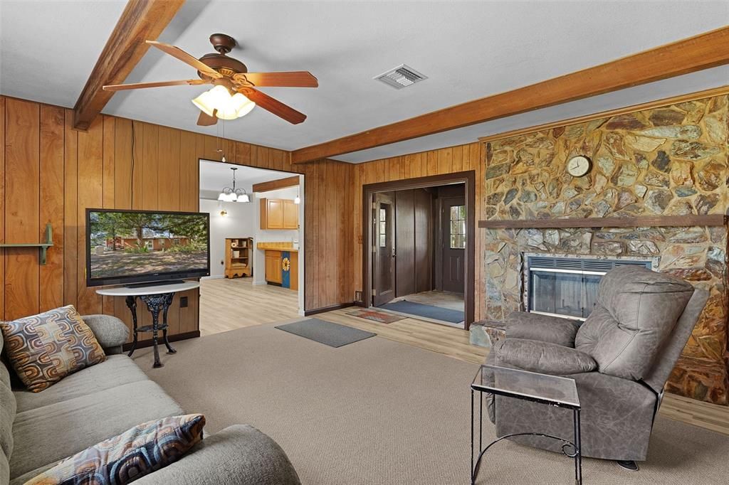 For Sale: $759,000 (3 beds, 1 baths, 1202 Square Feet)