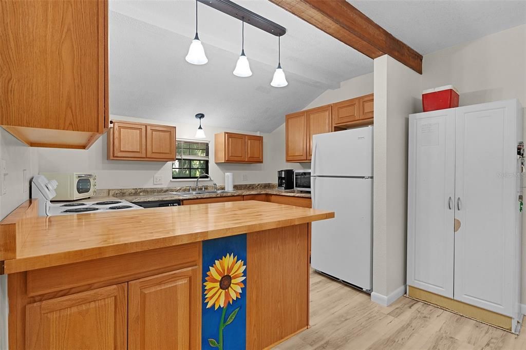 For Sale: $759,000 (3 beds, 1 baths, 1202 Square Feet)