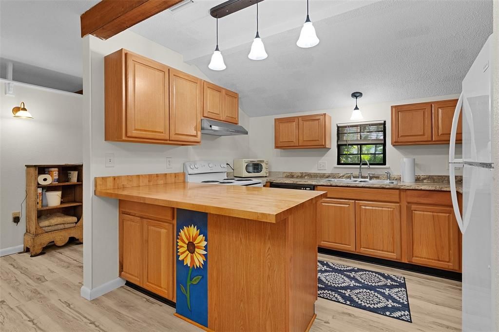 For Sale: $759,000 (3 beds, 1 baths, 1202 Square Feet)