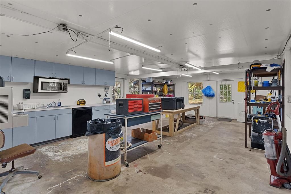 For Sale: $759,000 (3 beds, 1 baths, 1202 Square Feet)