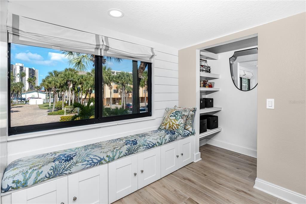 待售: $685,000 (2 贝兹, 2 浴室, 1750 平方英尺)