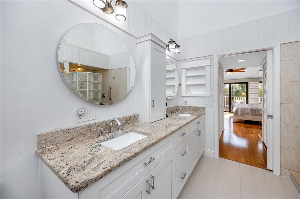 待售: $685,000 (2 贝兹, 2 浴室, 1750 平方英尺)